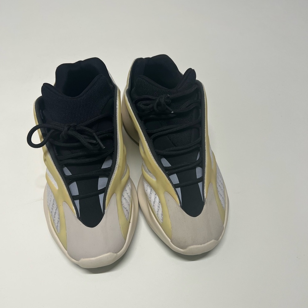 Yeezy 700 v3